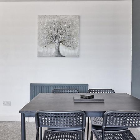 Luxury 3-Bed Apartment Near To London With Parking Hornchurch المظهر الخارجي الصورة