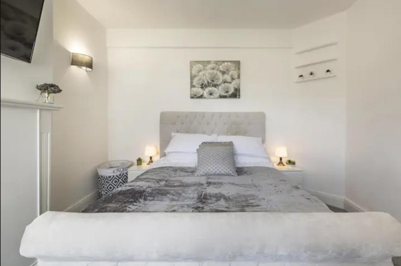 Luxury 3-Bed Apartment Near To London With Parking Hornchurch المظهر الخارجي الصورة