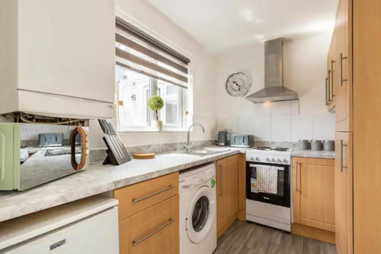 Luxury 3-Bed Apartment Near To London With Parking Hornchurch المظهر الخارجي الصورة
