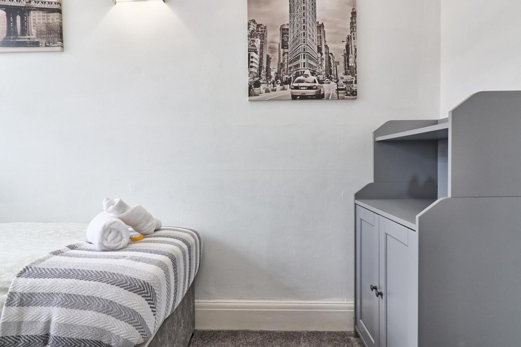 Luxury 3-Bed Apartment Near To London With Parking Hornchurch المظهر الخارجي الصورة