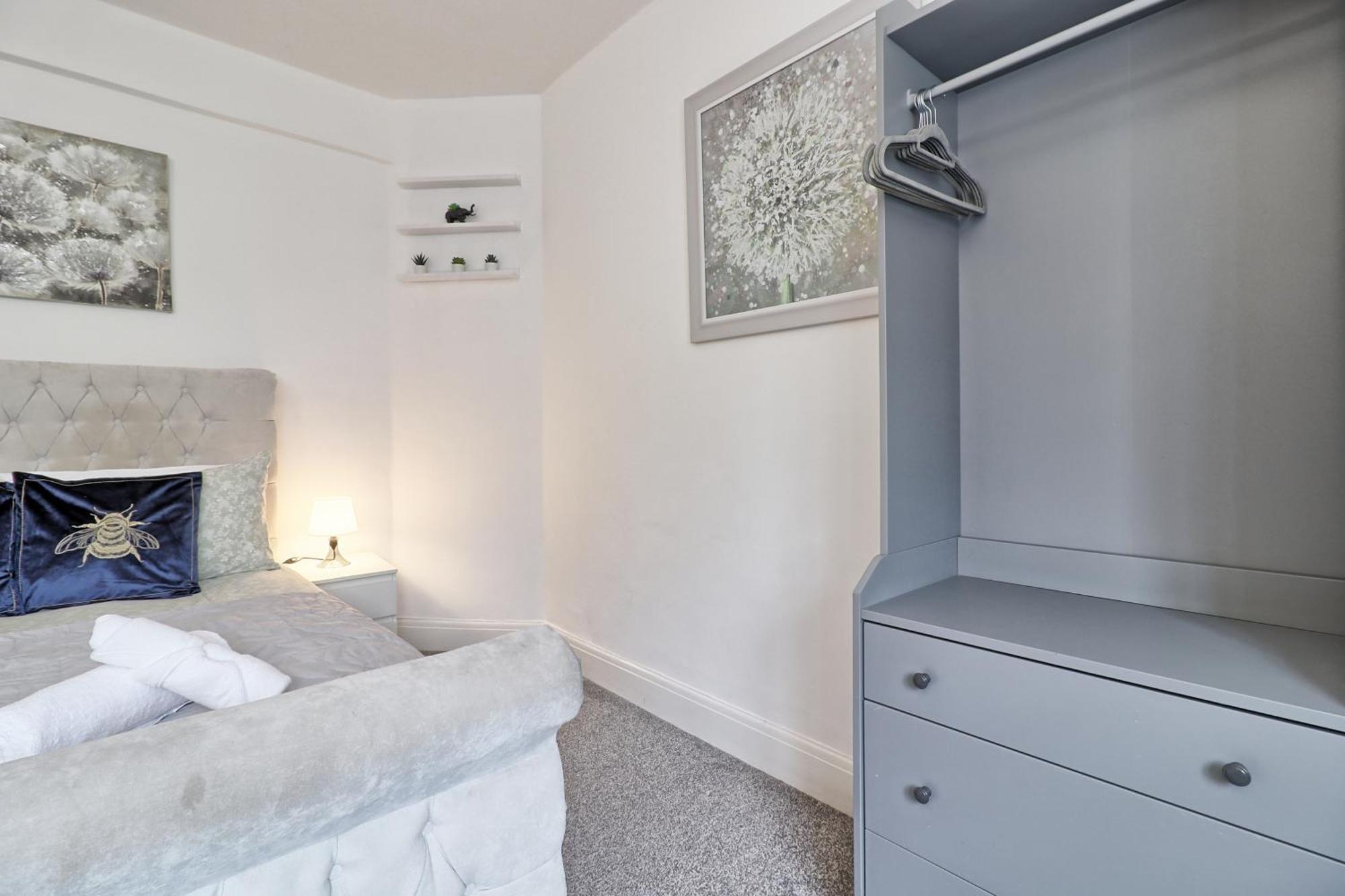 Luxury 3-Bed Apartment Near To London With Parking Hornchurch المظهر الخارجي الصورة