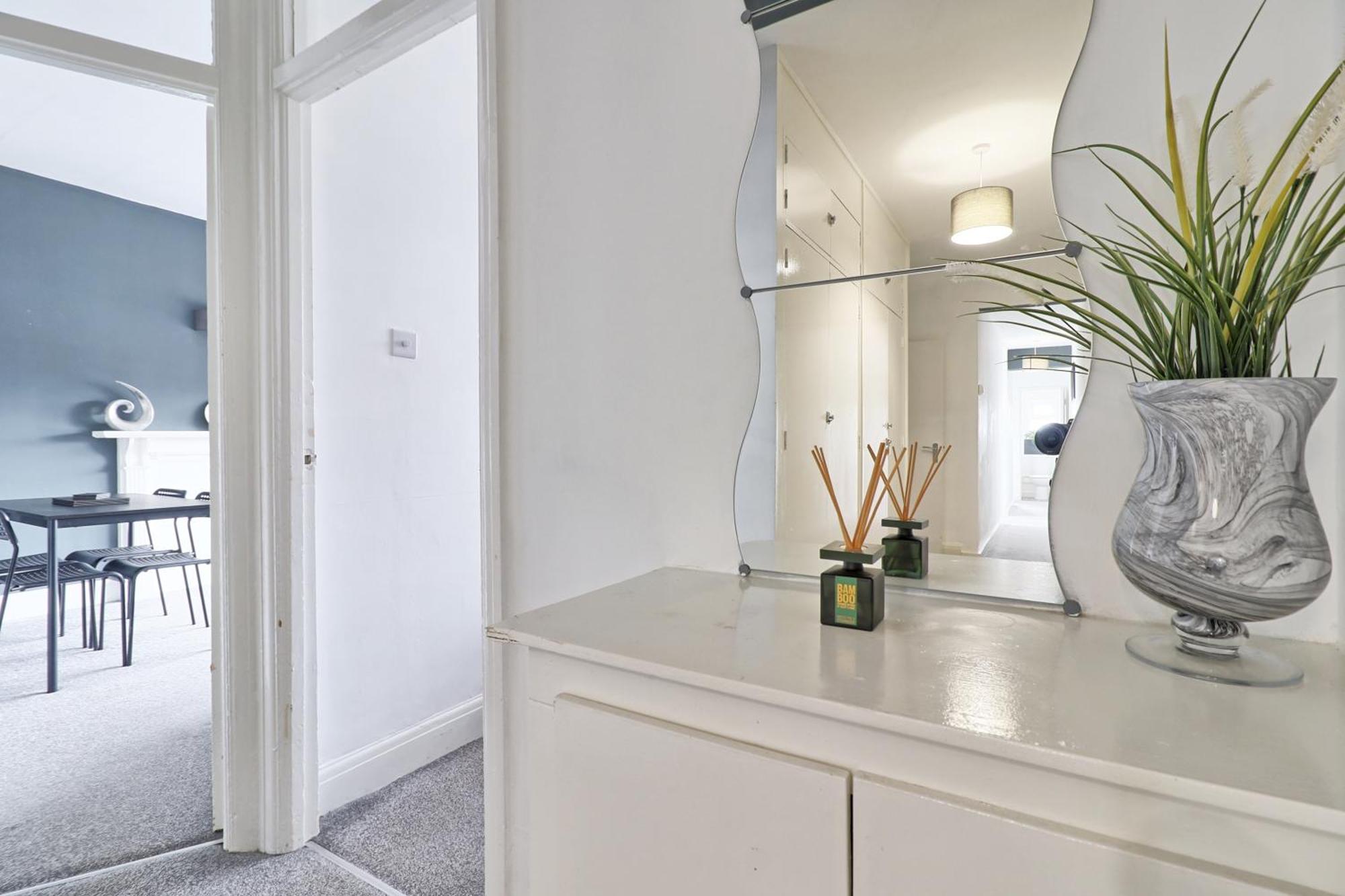 Luxury 3-Bed Apartment Near To London With Parking Hornchurch المظهر الخارجي الصورة