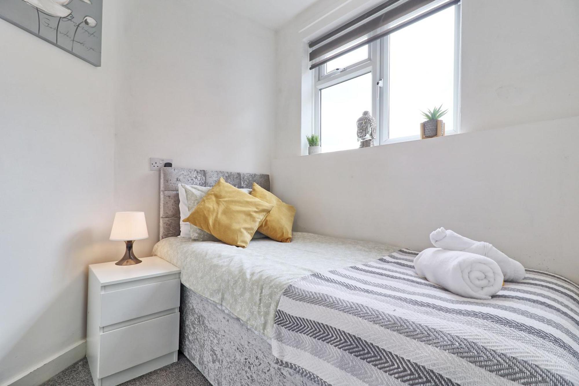 Luxury 3-Bed Apartment Near To London With Parking Hornchurch المظهر الخارجي الصورة