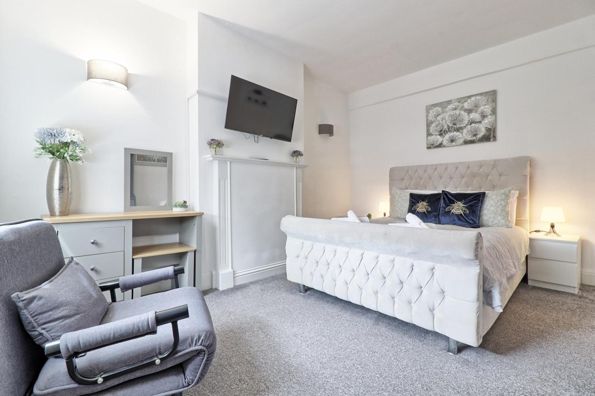Luxury 3-Bed Apartment Near To London With Parking Hornchurch المظهر الخارجي الصورة
