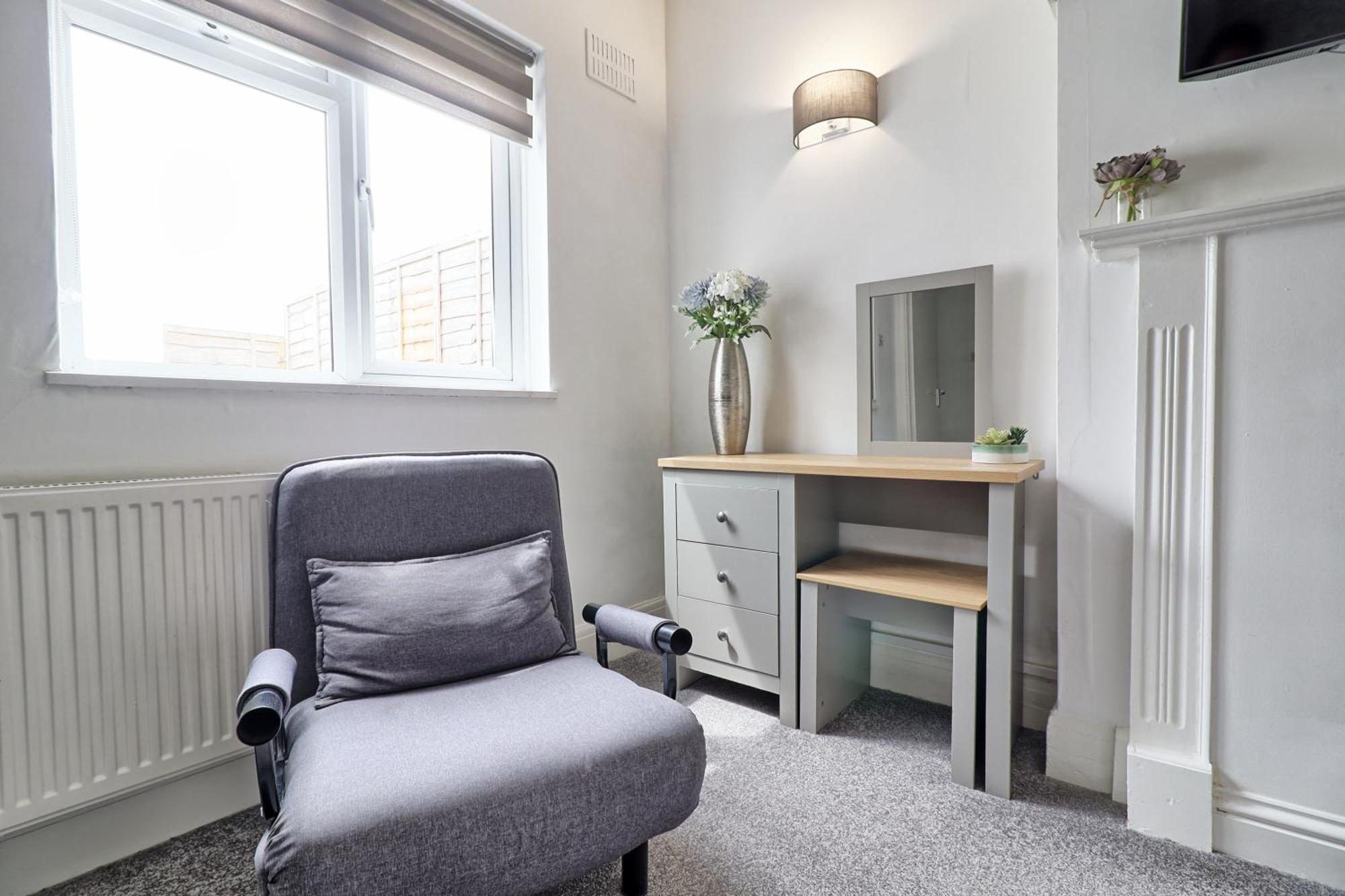 Luxury 3-Bed Apartment Near To London With Parking Hornchurch المظهر الخارجي الصورة