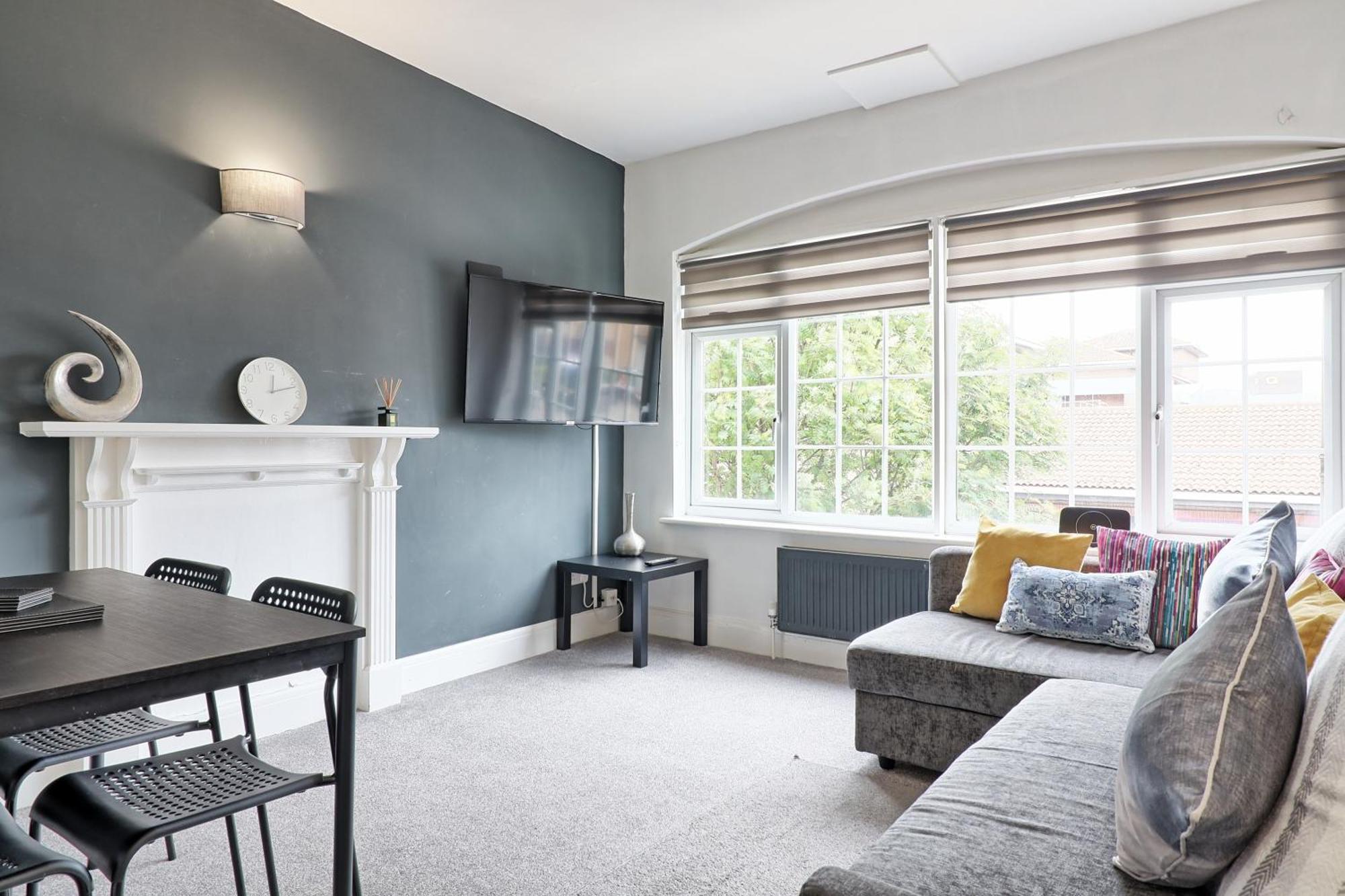 Luxury 3-Bed Apartment Near To London With Parking Hornchurch المظهر الخارجي الصورة