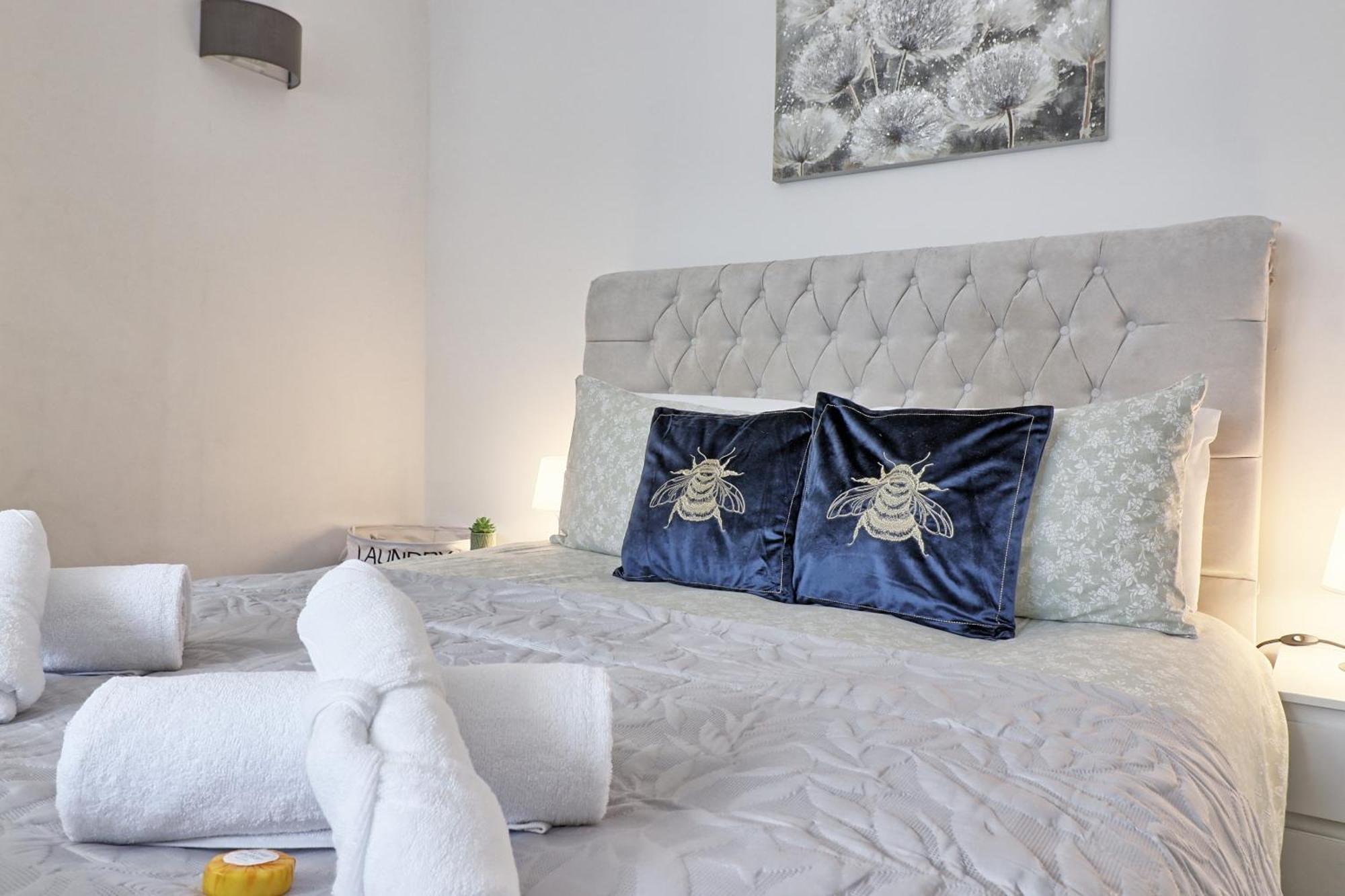 Luxury 3-Bed Apartment Near To London With Parking Hornchurch المظهر الخارجي الصورة