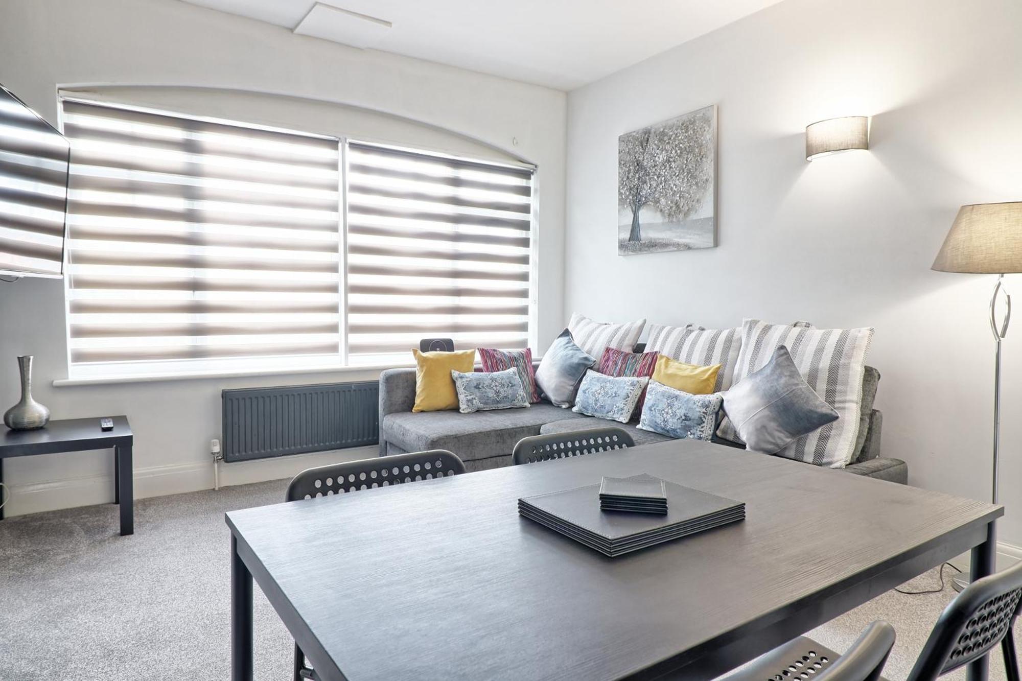 Luxury 3-Bed Apartment Near To London With Parking Hornchurch المظهر الخارجي الصورة