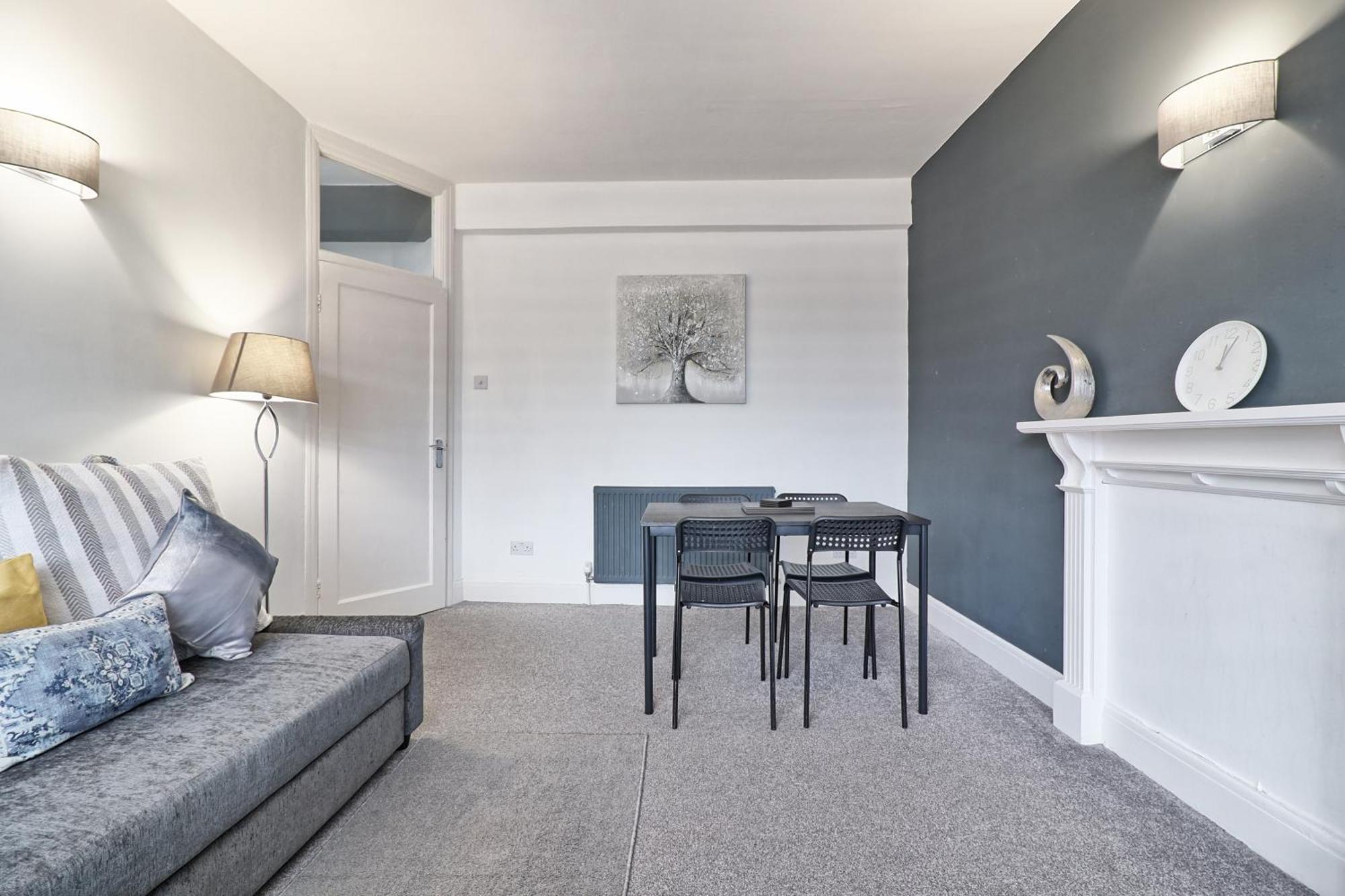 Luxury 3-Bed Apartment Near To London With Parking Hornchurch المظهر الخارجي الصورة
