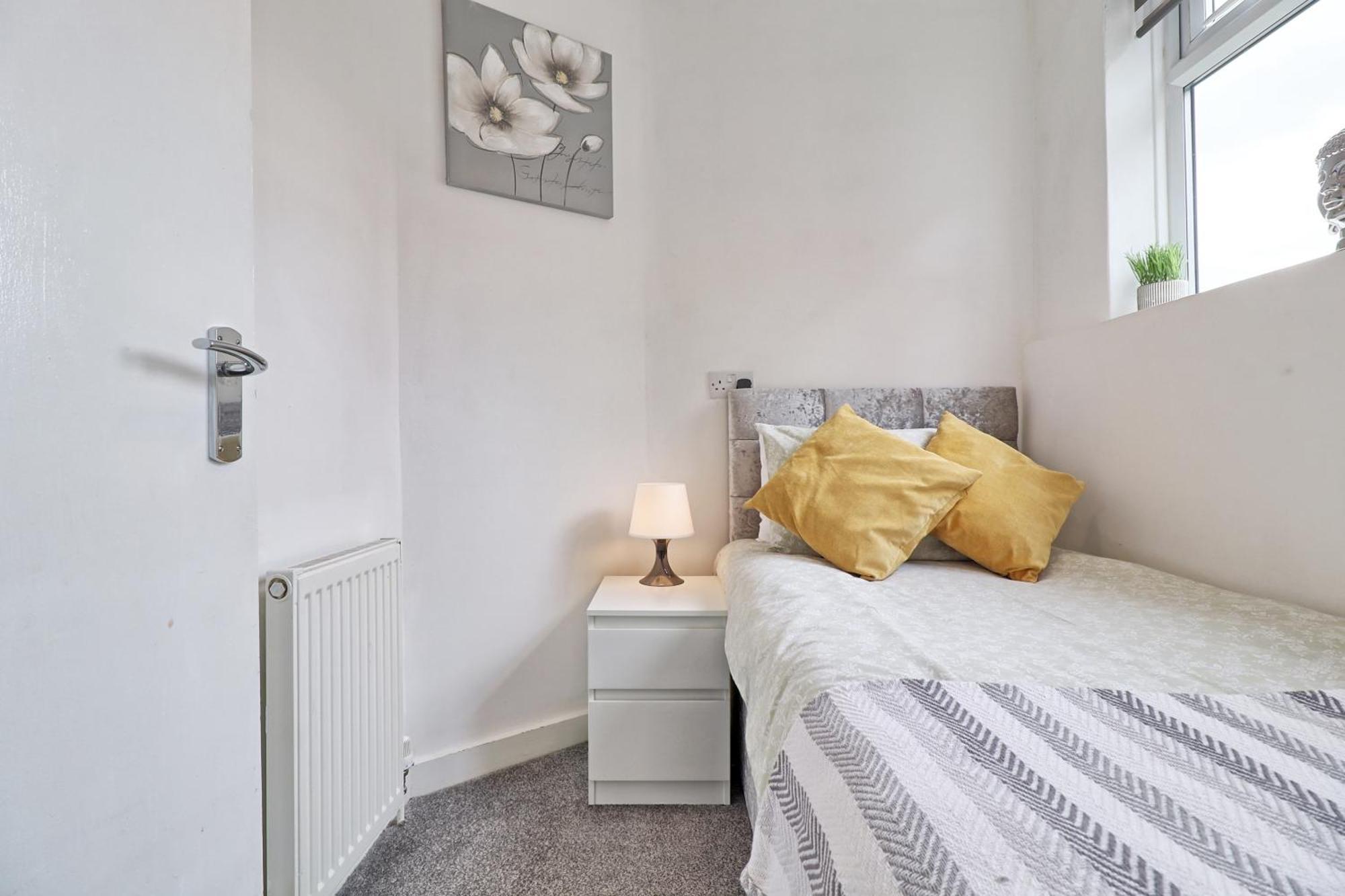 Luxury 3-Bed Apartment Near To London With Parking Hornchurch المظهر الخارجي الصورة
