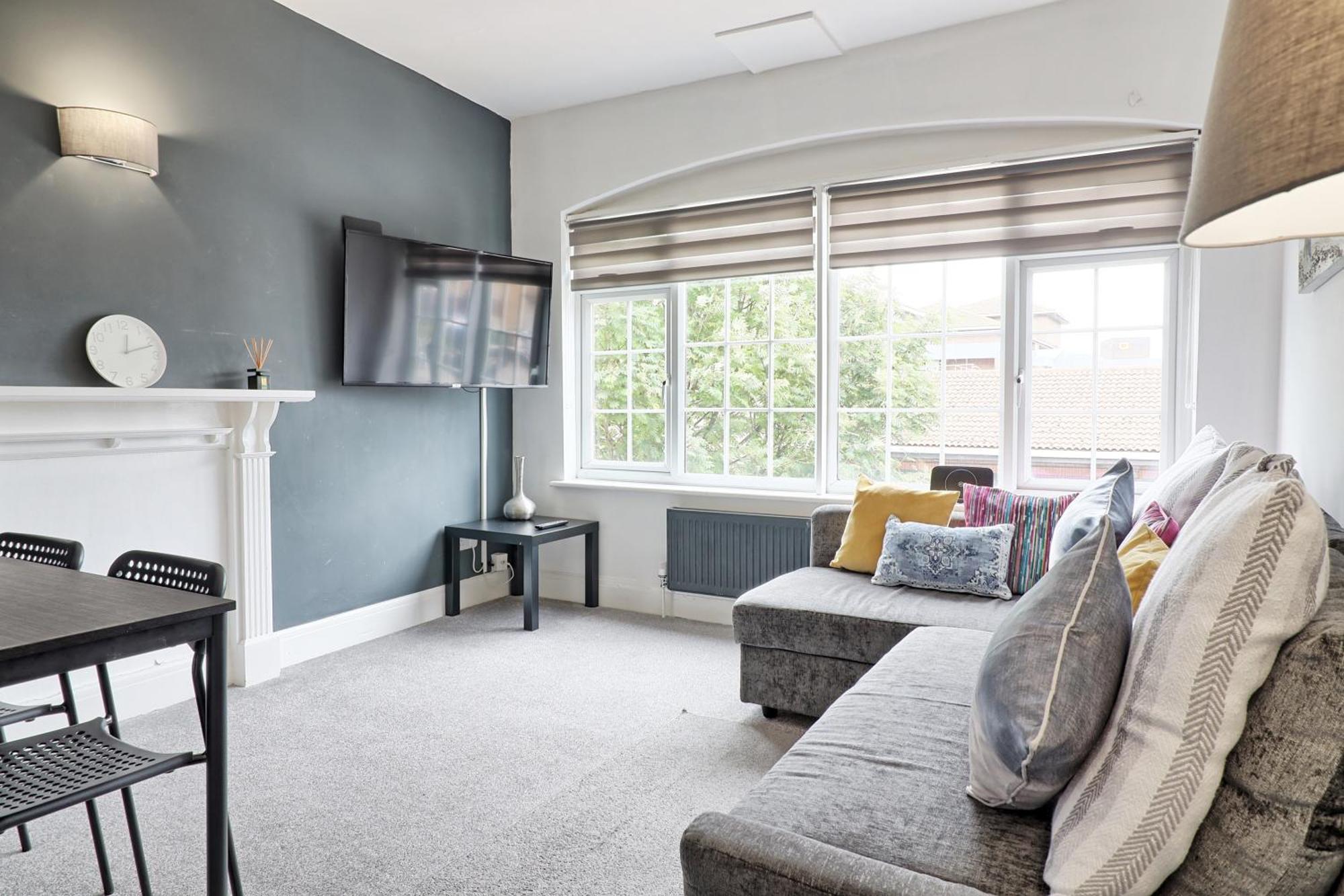 Luxury 3-Bed Apartment Near To London With Parking Hornchurch المظهر الخارجي الصورة