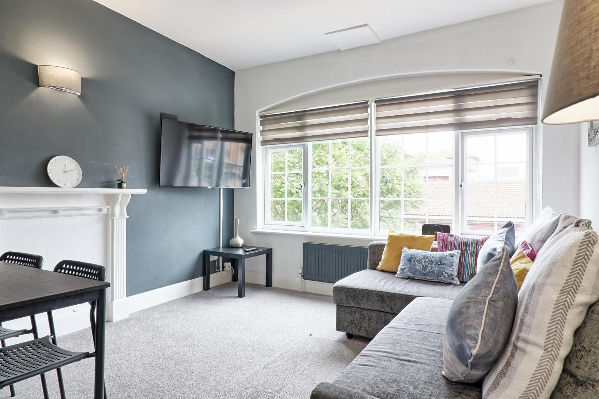 Luxury 3-Bed Apartment Near To London With Parking Hornchurch المظهر الخارجي الصورة